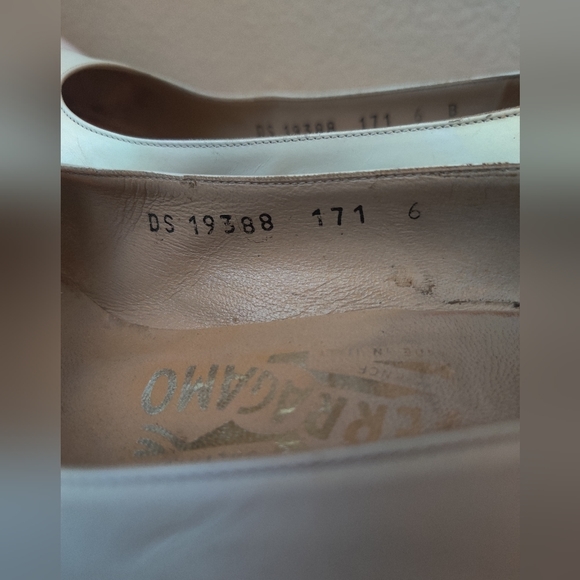 Salvatore Ferragamo White with Black trim - Picture 4 of 4